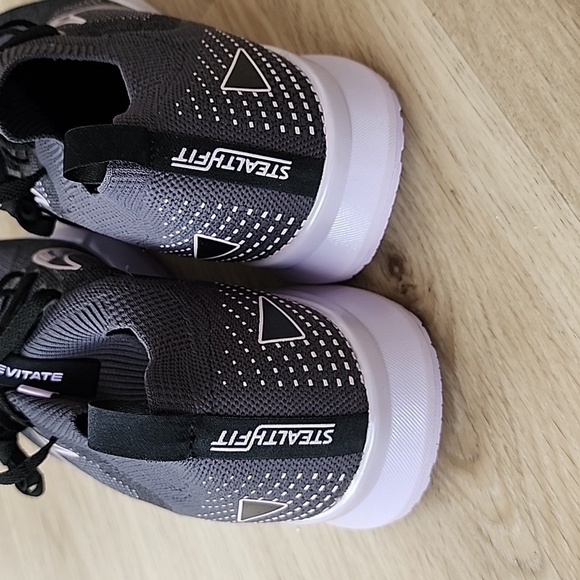 Brooks Levitate StealthFit 5 womens 11.5 running shoes road runners NWOB - Picture 2 of 7